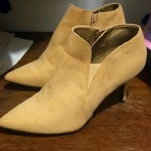 Last Day!! NWOT camel color sueded booties